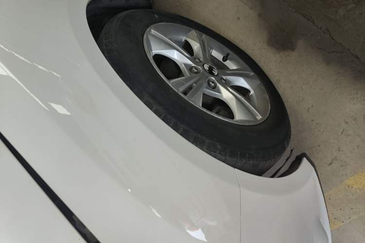Used Ford Focus 2012 Sedan 1.6L Automatic Fashion Edition Left Front Wheel Hub