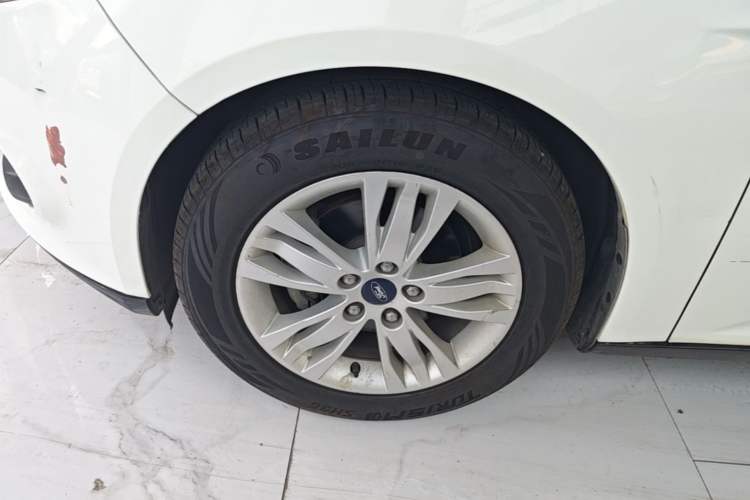 Used Ford Focus 2012 Hatchback 1.6L Automatic Comfort Model Left Front Wheel Hub