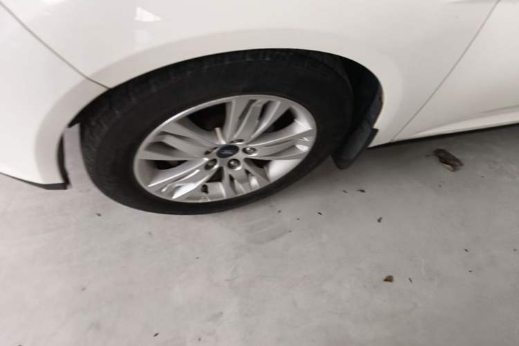 Used Ford Focus 2012 Hatchback 1.6L Automatic Comfort Model Left Front Wheel Hub