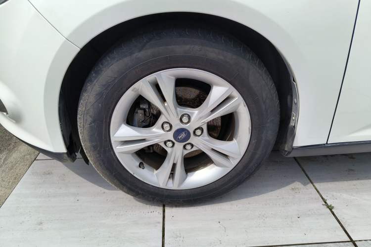 Used Ford Focus 2012 Sedan 1.6L Automatic Fashion Edition Left Front Wheel Hub