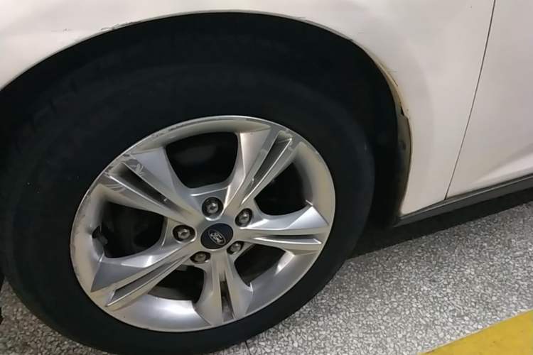 Used Ford Focus 2012 Hatchback 1.6L Automatic Fashion Edition Left Front Wheel Hub
