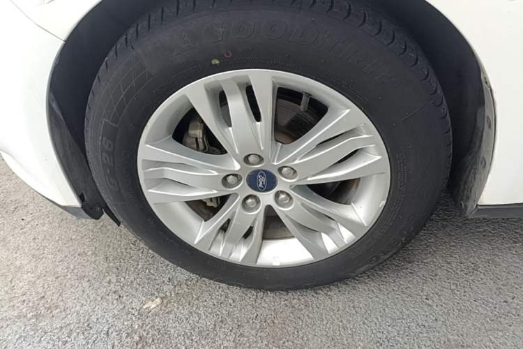 Used Ford Focus 2012 Hatchback 1.6L Automatic Comfort Model Left Front Wheel Hub