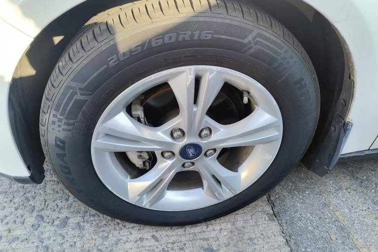 Used Ford Focus 2012 Sedan 1.6L Automatic Fashion Edition Left Front Wheel Hub