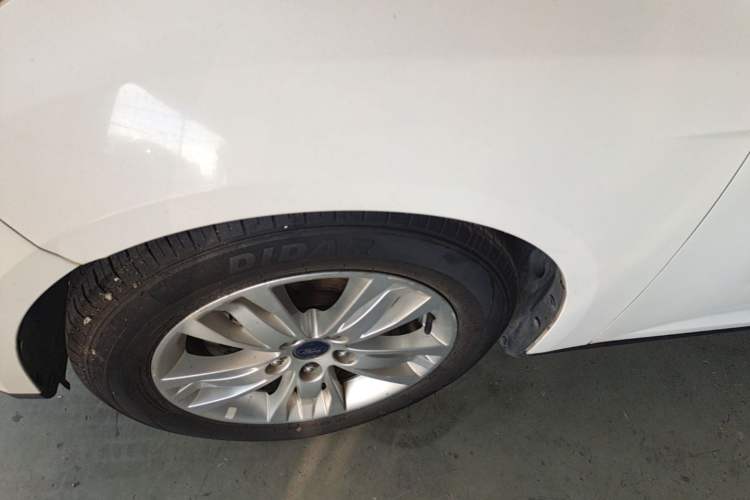 Used Ford Focus 2012 Hatchback 1.6L Automatic Comfort Model Left Front Wheel Hub
