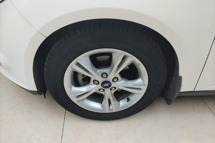 Used Ford Focus 2012 Hatchback 1.6L Automatic Fashion Edition Left Front Wheel Hub