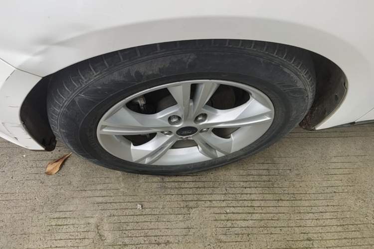 Used Ford Focus 2012 Hatchback 1.6L Automatic Fashion Edition Left Front Wheel Hub