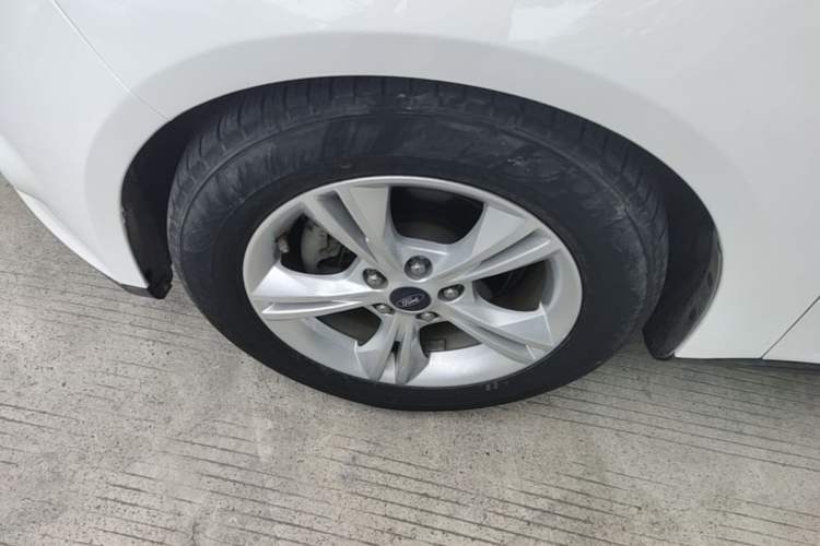 Used Ford Focus 2012 Hatchback 1.6L Automatic Fashion Edition Left Front Wheel Hub