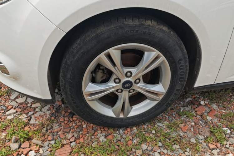 Used Ford Focus 2012 Sedan 1.6L Manual Fashion Edition Left Front Wheel Hub