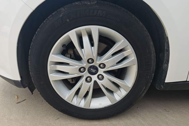 Used Ford Focus 2012 Sedan 1.6L Manual Comfort Model Left Front Wheel Hub