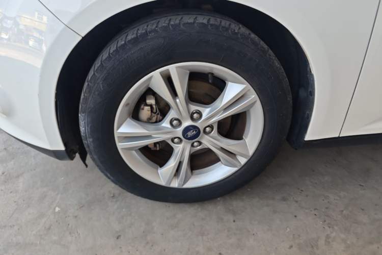 Used Ford Focus 2012 Sedan 1.6L Automatic Fashion Edition Left Front Wheel Hub