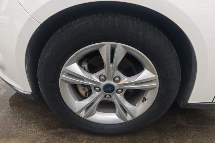 Used Ford Focus 2012 Hatchback 1.6L Automatic Fashion Edition Left Front Wheel Hub