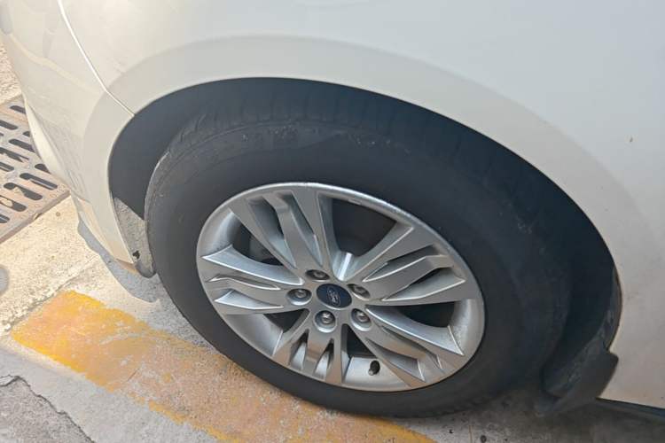 Used Ford Focus 2012 Hatchback 1.6L Automatic Comfort Model Left Front Wheel Hub