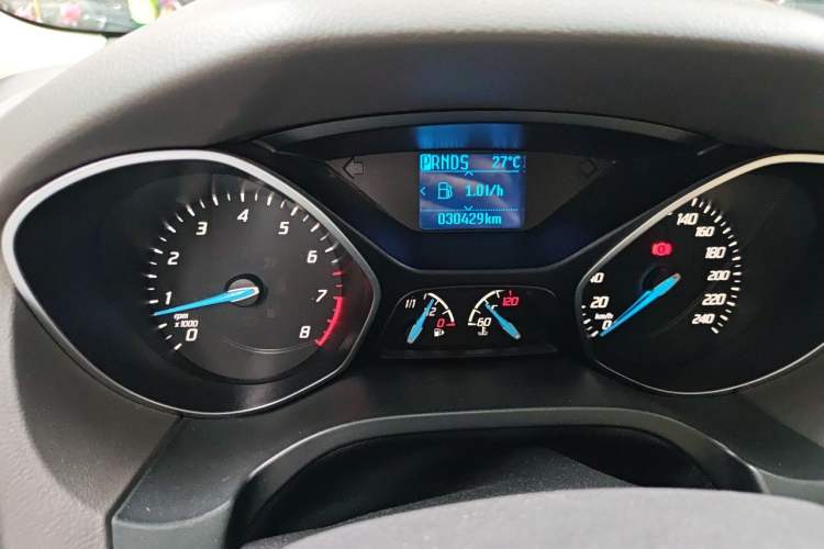 Used Ford Focus 2012 Sedan 1.6L Automatic Fashion Edition Odometer Close Up