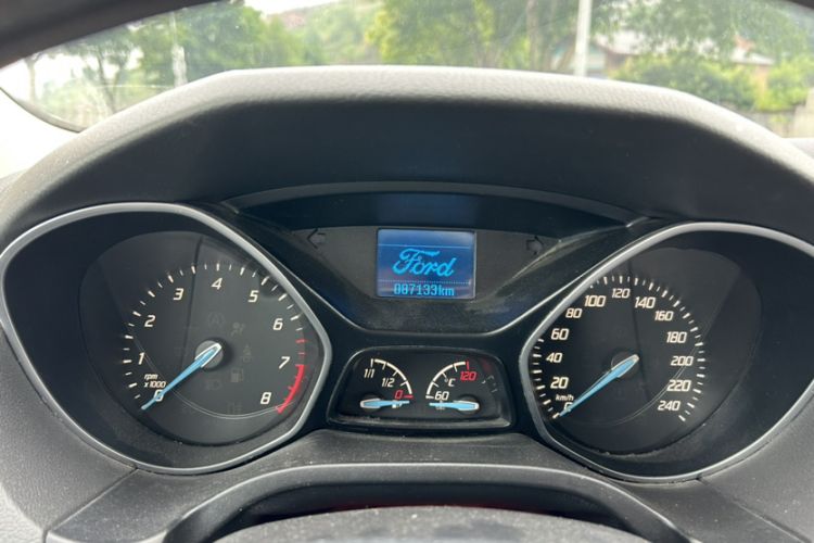 Used Ford Focus 2012 Sedan 1.6L Automatic Fashion Edition Odometer Close Up