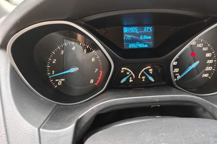 Used Ford Focus 2012 Sedan 1.6L Automatic Fashion Edition Odometer Close Up