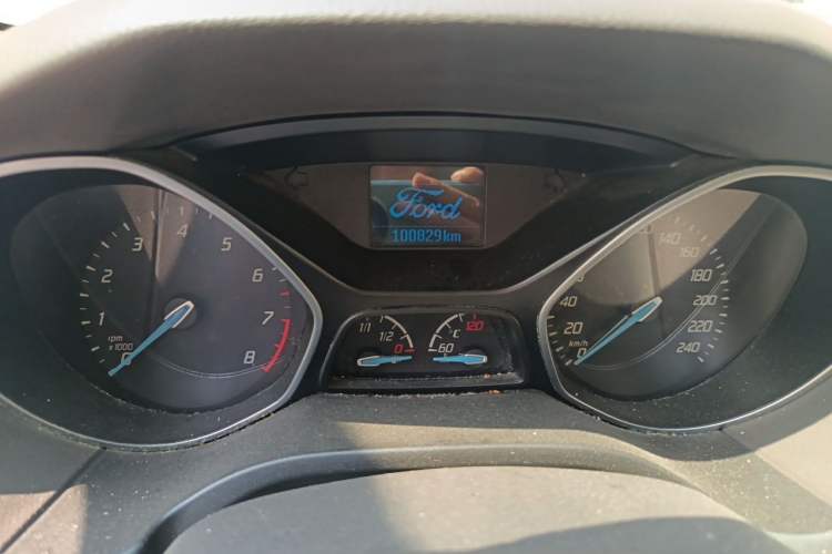 Used Ford Focus 2012 Sedan 1.6L Automatic Fashion Edition Odometer Close Up