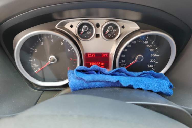 Used Ford Focus 2012 Hatchback Classic 1.8L Manual Fashion Edition Odometer Close Up