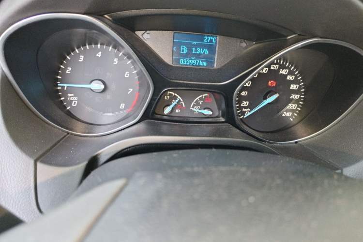 Used Ford Focus 2012 Hatchback 1.6L Manual Fashion Edition Odometer Close Up