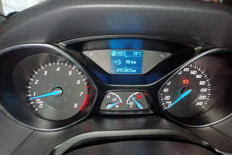 Used Ford Focus 2012 Sedan 1.6L Automatic Fashion Edition Odometer Close Up