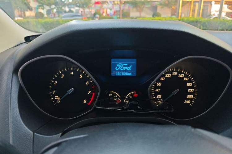 Used Ford Focus 2012 Hatchback 1.6L Manual Fashion Edition Odometer Close Up
