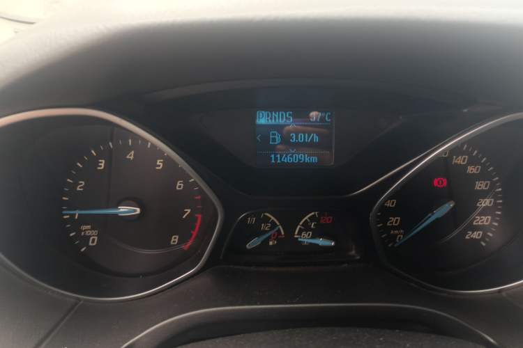 Used Ford Focus 2012 Sedan 1.6L Automatic Fashion Edition Odometer Close Up
