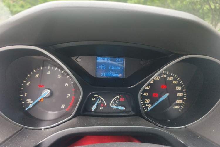 Used Ford Focus 2012 Sedan 1.6L Automatic Fashion Edition Odometer Close Up