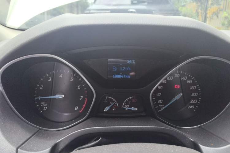 Used Ford Focus 2012 Sedan 1.6L Manual Fashion Edition Odometer Close Up