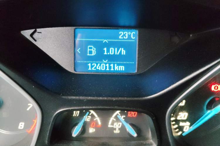 Used Ford Focus 2012 Hatchback 1.6L Manual Fashion Edition Odometer Close Up