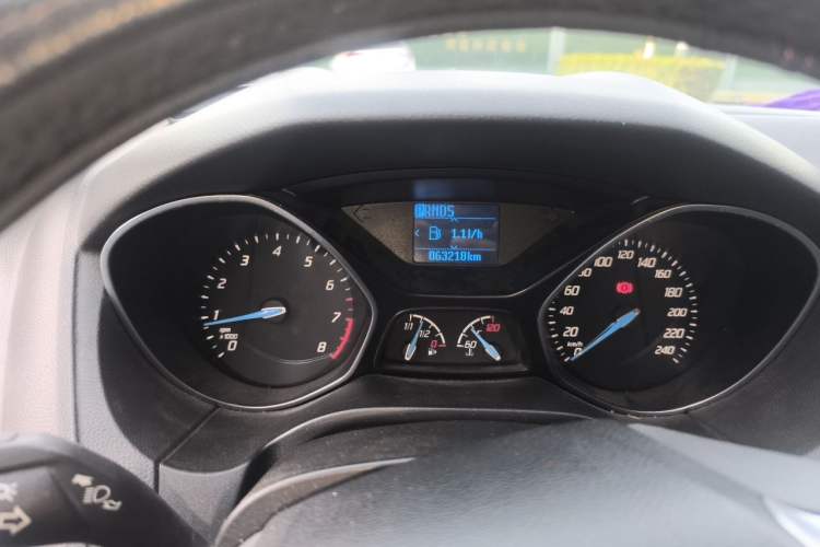 Used Ford Focus 2012 Sedan 1.6L Automatic Fashion Edition Odometer Close Up