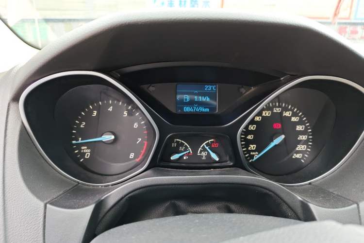 Used Ford Focus 2012 Sedan 1.6L Manual Fashion Edition Odometer Close Up