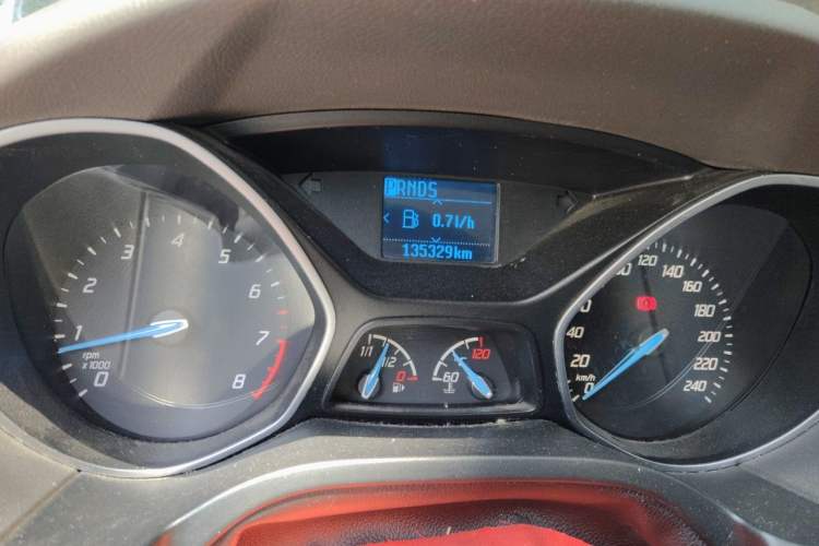 Used Ford Focus 2012 Sedan 1.6L Automatic Fashion Edition Odometer Close Up