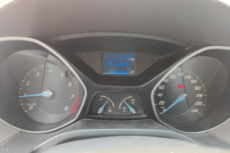 Used Ford Focus 2012 Hatchback 1.6L Manual Fashion Edition Odometer Close Up
