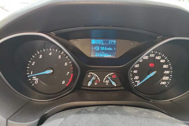 Used Ford Focus 2012 Sedan 1.6L Automatic Fashion Edition Odometer Close Up