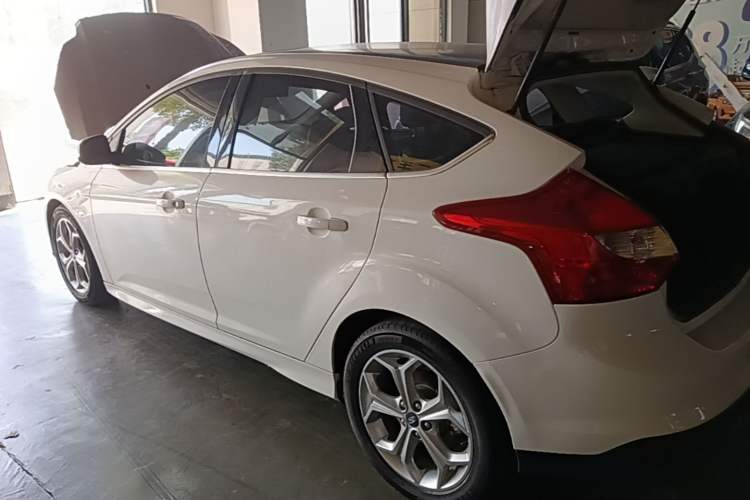 Used Ford Focus 2012 Hatchback 2.0L Automatic Luxury Sport Model Rear Left 45 Deg