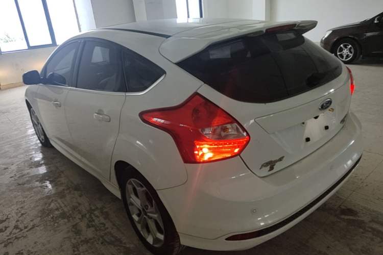 Used Ford Focus 2012 Hatchback 2.0L Automatic Luxury Sport Model Rear Left 45 Deg