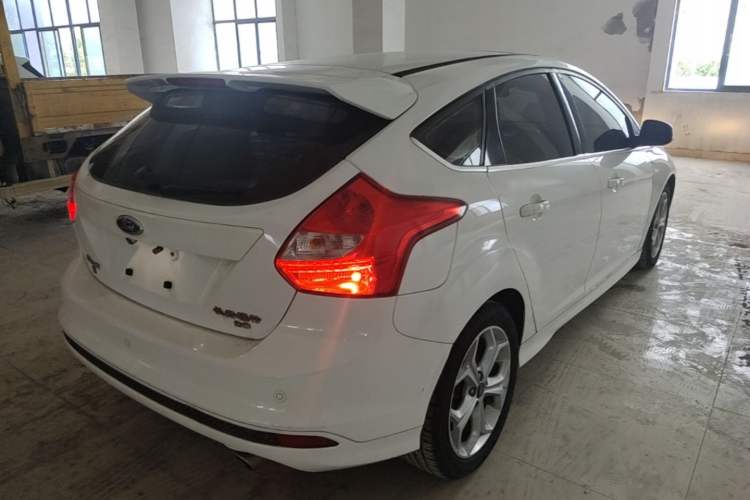Used Ford Focus 2012 Hatchback 2.0L Automatic Luxury Sport Model Rear Right 45 Deg