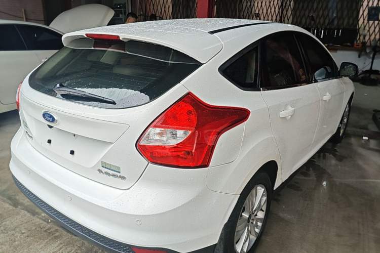 Used Ford Focus 2012 Hatchback 1.6L Automatic Comfort Model Rear Right 45 Deg
