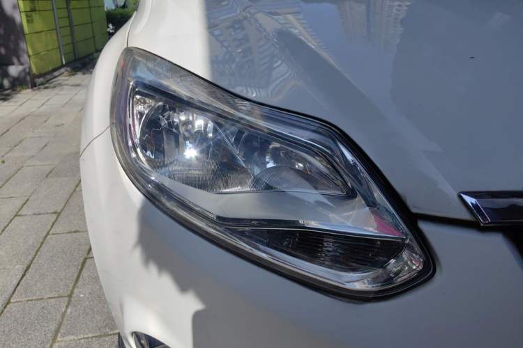 Used Ford Focus 2012 Sedan 1.6L Automatic Fashion Edition Right Front Headlight