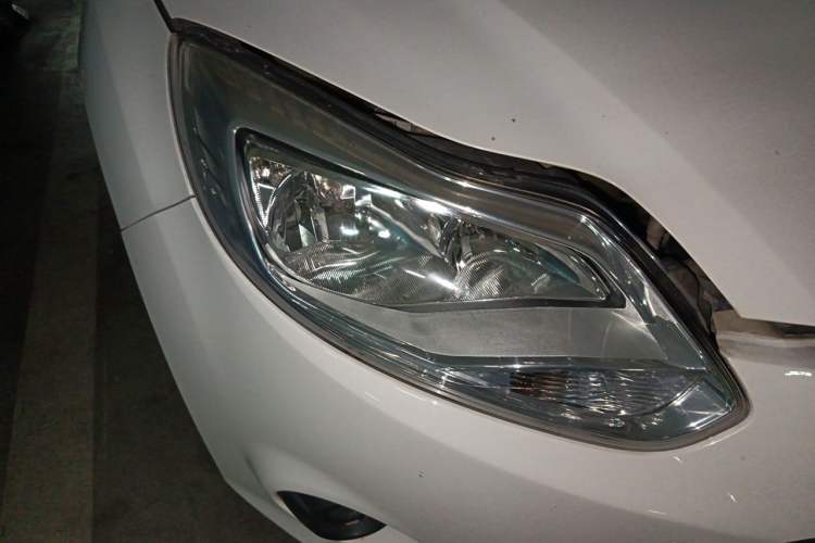Used Ford Focus 2012 Hatchback 1.6L Automatic Comfort Model Right Front Headlight
