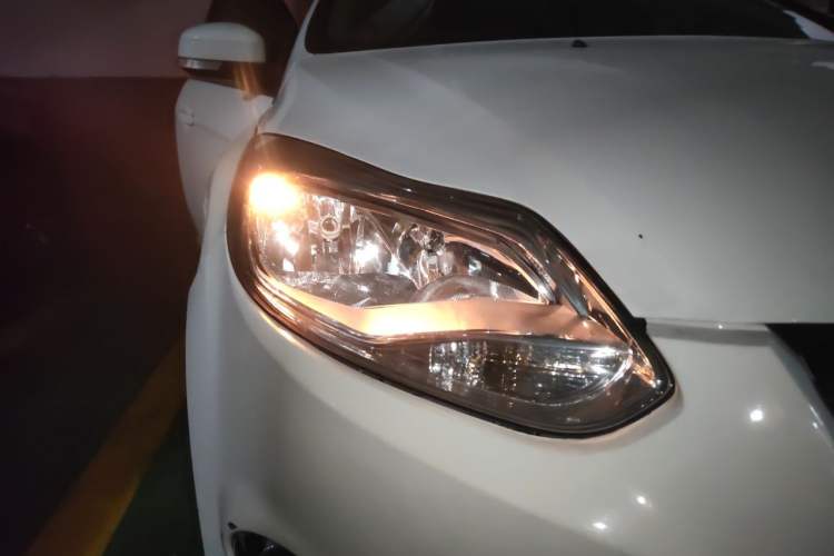 Used Ford Focus 2012 Sedan 1.6L Automatic Prestige Model Right Front Headlight