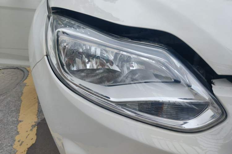 Used Ford Focus 2012 Sedan 1.6L Automatic Comfort Model Right Front Headlight