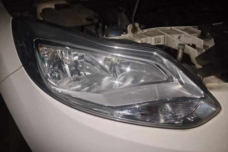 Used Ford Focus 2012 Hatchback 1.6L Automatic Fashion Edition Right Front Headlight