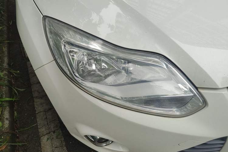 Used Ford Focus 2012 Sedan 1.6L Manual Fashion Edition Right Front Headlight