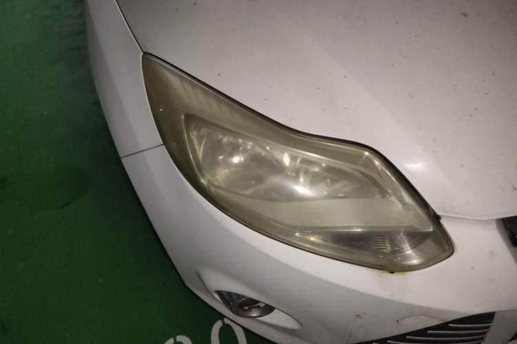 Used Ford Focus 2012 Sedan 1.6L Manual Comfort Model Right Front Headlight