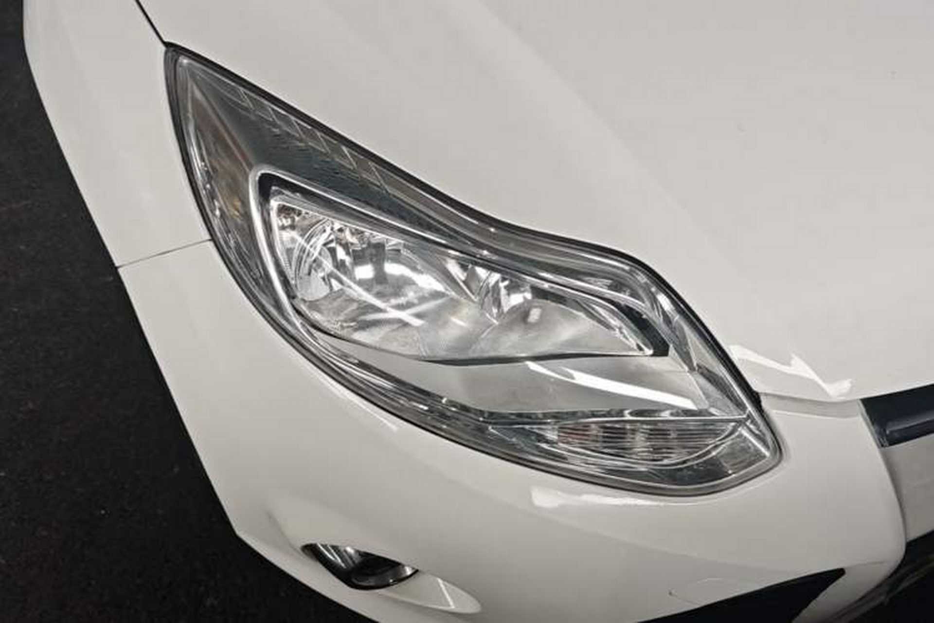Used Ford Focus 2012 Sedan 1.6L Automatic Fashion Edition Right Front Headlight