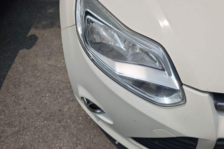 Used Ford Focus 2012 Sedan 1.6L Automatic Fashion Edition Right Front Headlight