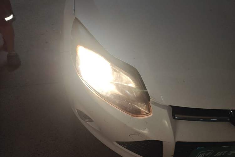 Used Ford Focus 2012 Hatchback 2.0L Automatic Luxury Sport Model Right Front Headlight
