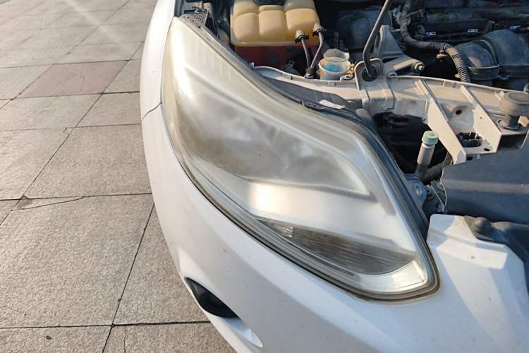 Used Ford Focus 2012 Hatchback 1.6L Manual Comfort Model Right Front Headlight