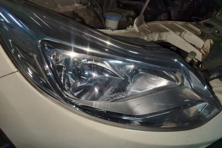 Used Ford Focus 2012 Sedan 1.6L Automatic Comfort Model Right Front Headlight
