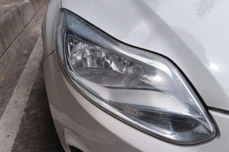 Used Ford Focus 2012 Sedan 1.6L Automatic Comfort Model Right Front Headlight